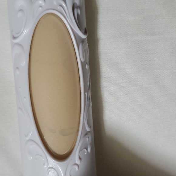 KVD True Portrait Foundation in 008 Light - Picture 4 of 4